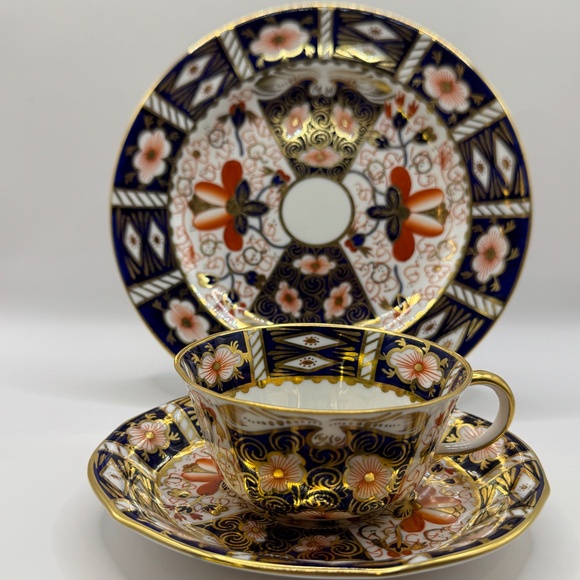Royal Crown Derby Imari 2451 tea setting. 6x3 piece Sefton teacup & dessert set. - Picture 10 of 11